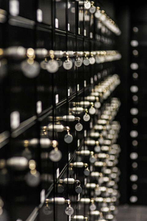 Muntlockers met genummerde sleutels en labels